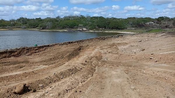 Limpeza de aguada na região dos Cágados